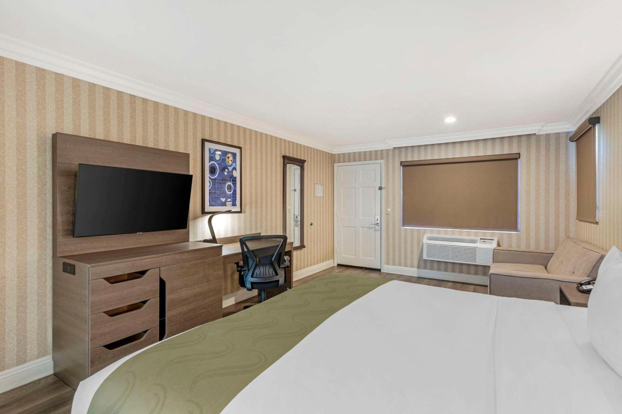 Quality Inn & Suites Anaheim Maingate Экстерьер фото